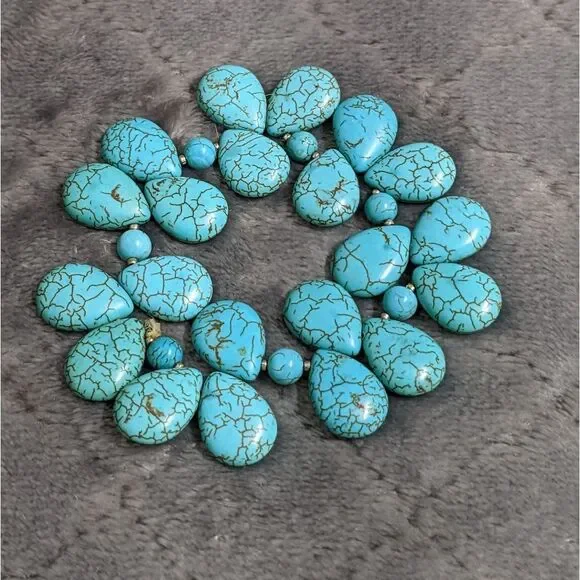 Teardrop Shaped Blue Howlite Turquoise Beaded Stretchy Bracelet - Picture 2 of 6